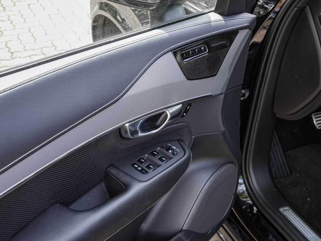 Volvo  B5 AWD R-Design Luft 22' HK Pano Licht