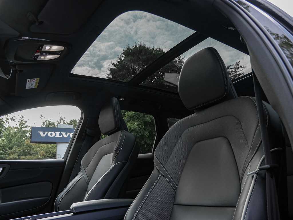 Volvo  T8 AWD R-Design Recharge AHK LUFT HUD