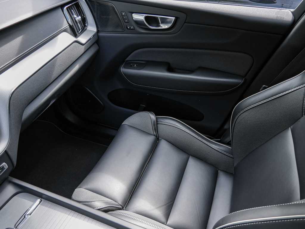Volvo  T8 AWD R-Design Recharge AHK LUFT HUD