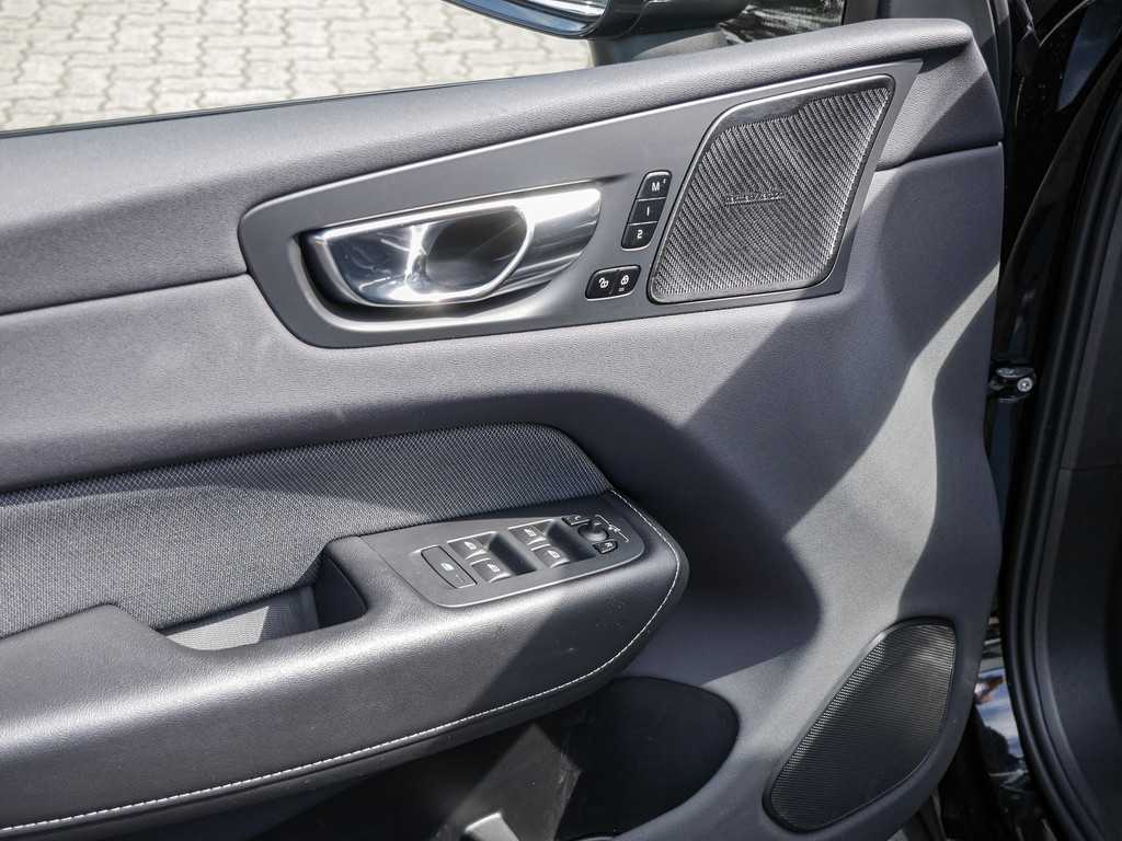 Volvo  T8 AWD R-Design Recharge AHK LUFT HUD