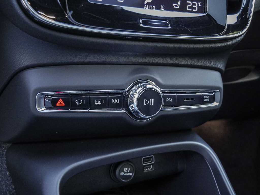 Volvo  D4 Momentum AWD Kam Pano Navi