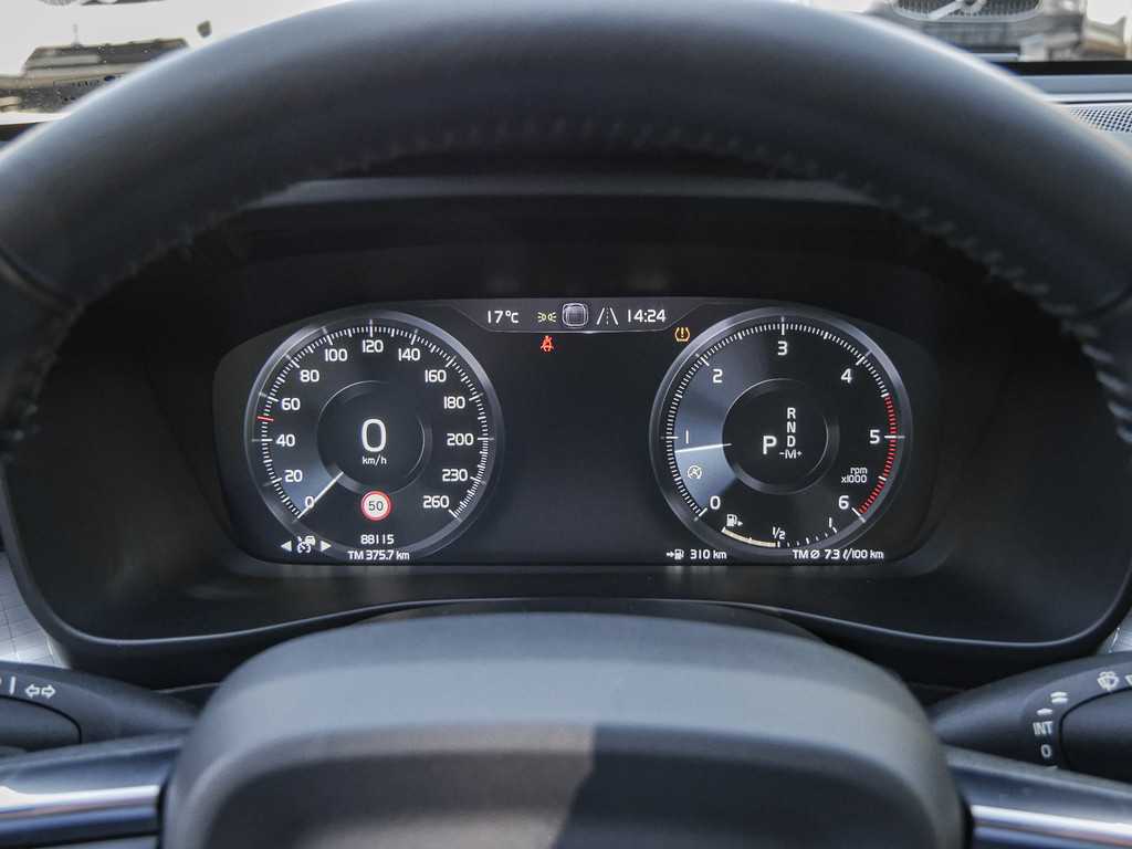 Volvo  D4 Momentum AWD Kam Pano Navi