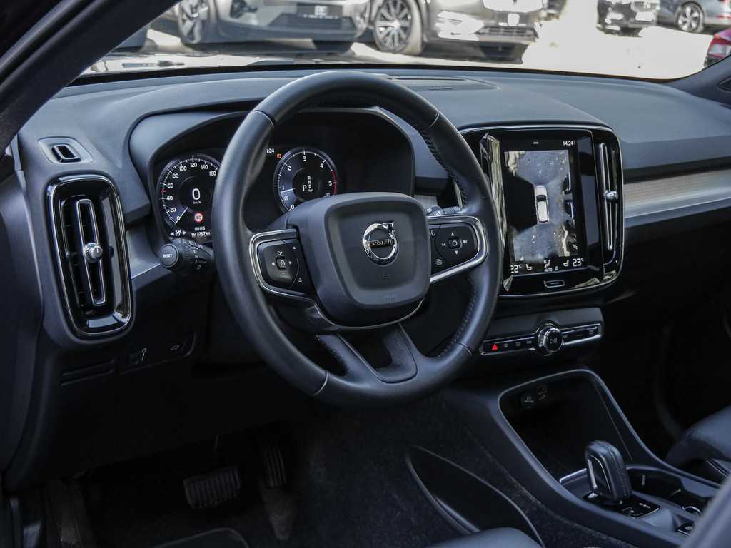 Volvo  D4 Momentum AWD Kam Pano Navi