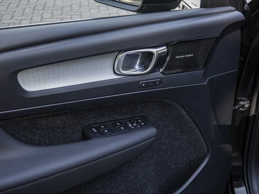 Volvo  D4 Momentum AWD Kam Pano Navi
