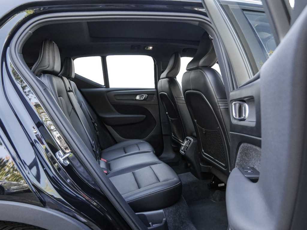 Volvo  D4 Momentum AWD Kam Pano Navi