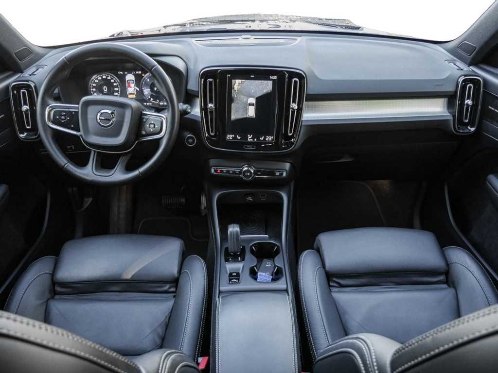 Volvo  D4 Momentum AWD Kam Pano Navi