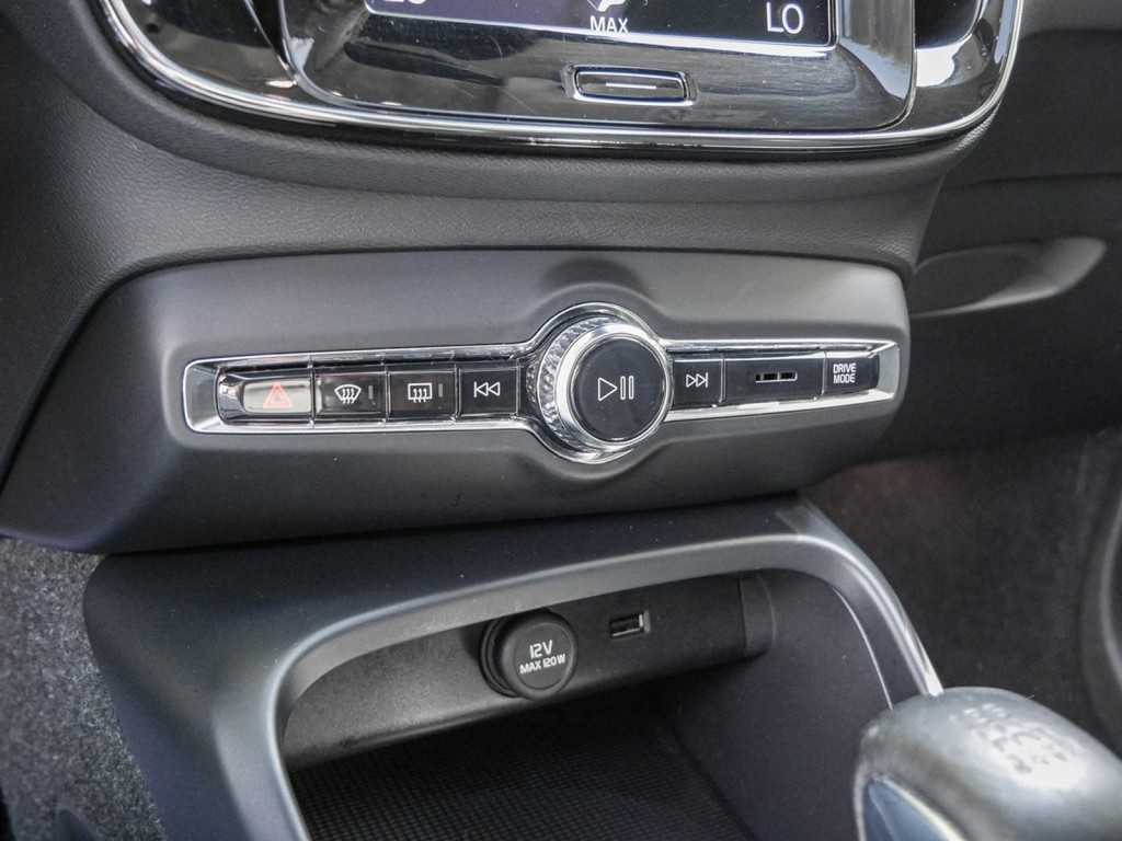 Volvo  T2 Momentum AHK NAVI KAM PANO