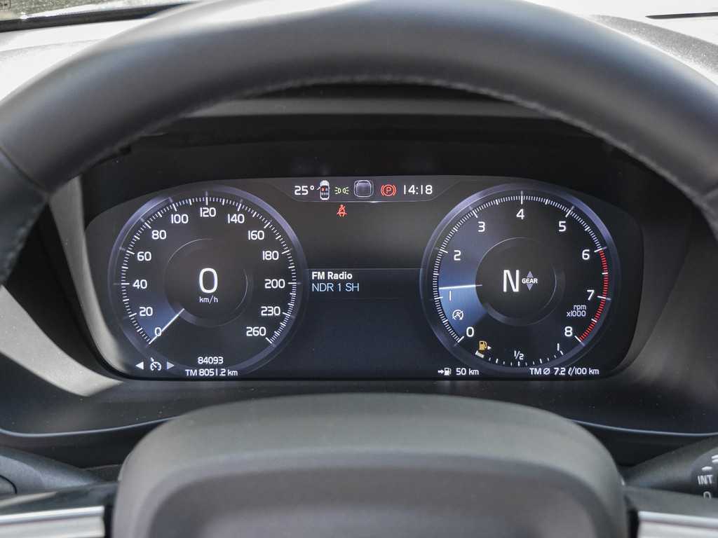 Volvo  T2 Momentum AHK NAVI KAM PANO