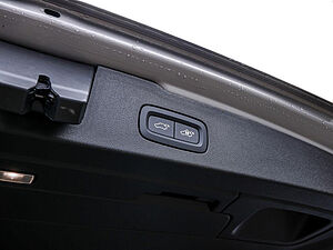 Volvo  B4 Plus Dark Pano AHK HK 360° ACC 20'