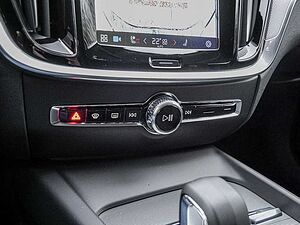 Volvo  B4 Plus Dark Navi ACC Kam SHZ LH BLIS