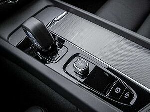Volvo  B4 Plus Dark Navi ACC Kam SHZ LH BLIS