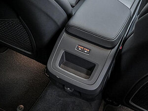 Volvo  B4 Plus Dark Navi ACC Kam SHZ LH BLIS