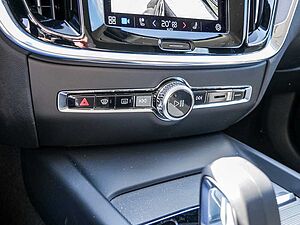 Volvo  B4 Plus Dark HK 360° ACC BLIS Navi SHZ LH