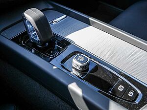 Volvo  B4 Plus Dark HK 360° ACC BLIS Navi SHZ LH