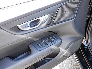 Volvo  B4 Plus Dark HK 360° ACC BLIS Navi SHZ LH