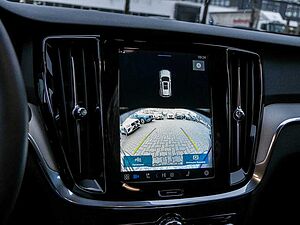 Volvo  B4 Plus Dark Navi Kam SHZ LH BLIS ACC