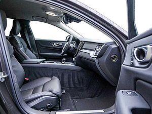 Volvo  B4 Plus Dark Navi Kam SHZ LH BLIS ACC