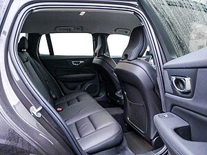 Volvo  B4 Plus Dark Navi Kam SHZ LH BLIS ACC