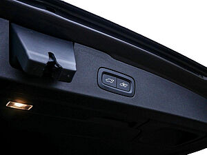 Volvo  B4 Plus Dark Navi Kam SHZ LH BLIS ACC