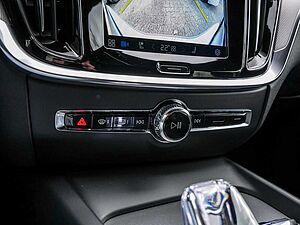 Volvo  B4 Plus Dark Navi Kam ACC BLIS HK SHZ LH