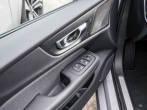 Volvo  B4 Plus Dark Navi Kam ACC BLIS HK SHZ LH