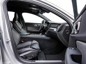 Volvo  B4 Plus Dark Navi Kam ACC BLIS HK SHZ LH