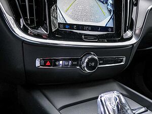 Volvo  B4 Plus Dark TH ACC BLIS Navi Kam SHZ LH