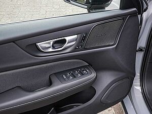 Volvo  B4 Plus Dark TH ACC BLIS Navi Kam SHZ LH
