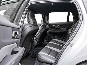 Volvo  B4 Plus Dark TH ACC BLIS Navi Kam SHZ LH