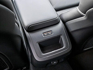 Volvo  B4 Plus Dark TH ACC BLIS Navi Kam SHZ LH