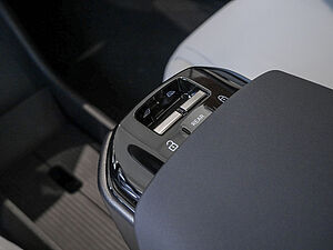 Volvo  AWD Ultra Pure Electric Pano 360° Navi