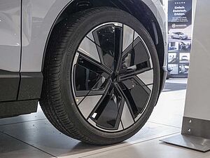 Volvo  AWD Ultra Pure Electric Pano 360° Navi