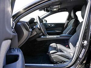 Volvo  B4 Plus Dark ACC SHZ Memory Kam