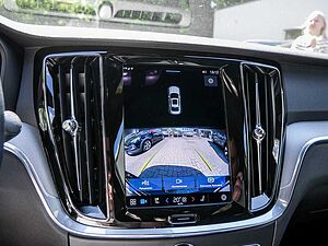 Volvo  B4 Plus Dark ACC SHZ Memory Kam