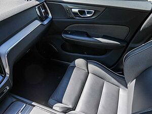 Volvo  B4 Plus Dark ACC SHZ Memory Kam