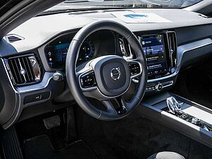 Volvo  B4 Plus Dark ACC SHZ Memory Kam