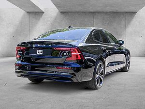Volvo  B4 Plus Dark ACC SHZ Memory Kam