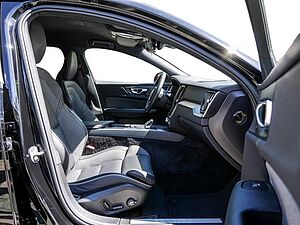 Volvo  B4 Plus Dark ACC SHZ Memory Kam