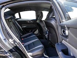 Volvo  B4 Plus Dark ACC SHZ Memory Kam