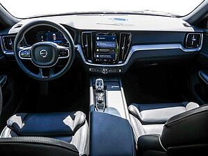 Volvo  B4 Plus Dark ACC SHZ Memory Kam