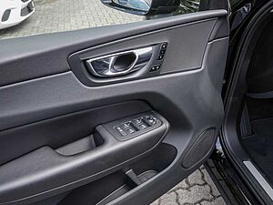 Volvo  B4 Plus Dark Kam Pano SHZ