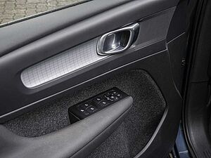 Volvo  B4 Momentum Pro AWD Kam Stdhzg SHZ