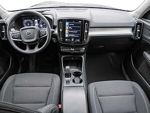 Volvo  B4 Momentum Pro AWD Kam Stdhzg SHZ