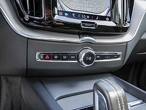 Volvo  B4 R-Design 22' 360° Pano Luft HK Alarm