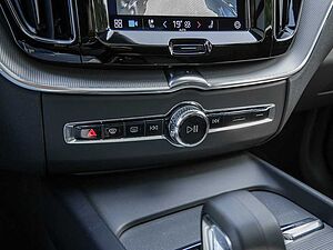 Volvo  B4 R-Design 21' ACC 360° Pano HK Navi