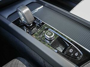 Volvo  T6 Recharge AWD Core Kam Stdhzg Pano