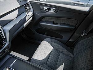 Volvo  T6 Recharge AWD Core Kam Stdhzg Pano