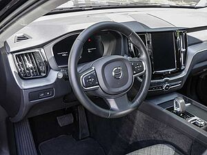 Volvo  T6 Recharge AWD Core Kam Stdhzg Pano