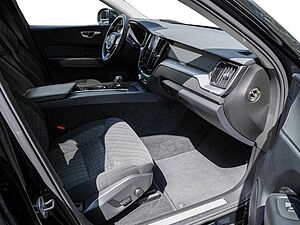 Volvo  T6 Recharge AWD Core Kam Stdhzg Pano