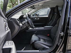 Volvo  B4 Plus Dark Navi Kam SHZ LH ACC BLIS